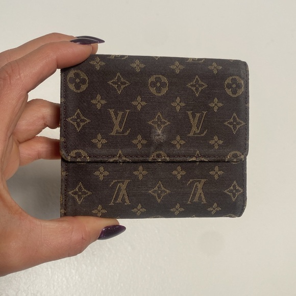 LOUIS VUITTON Mini Lin Denim
Compact Wallet - Picture 3 of 11